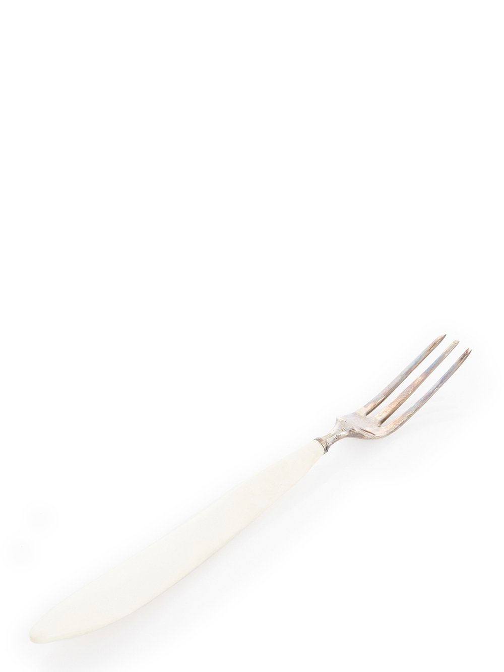 RICK OWENS DESSERT FORK FEATURES A THREE TINE STERLING SILVER TOP AND A NATURAL COLOR BONE HANDLE.