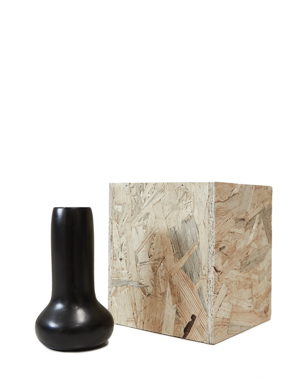 RICK OWENS BUD VASE IN BLACK BRONZE FEATURES A OVAL SHAPE BOTTOM AND A MIDI-LENGTH NECK.