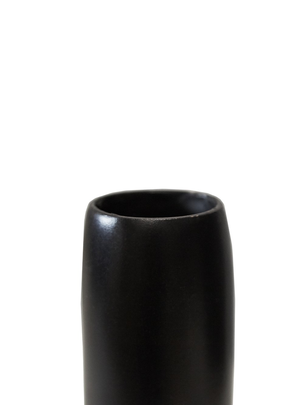 RICK OWENS BUD VASE IN BLACK BRONZE FEATURES A OVAL SHAPE BOTTOM AND A MIDI-LENGTH NECK.