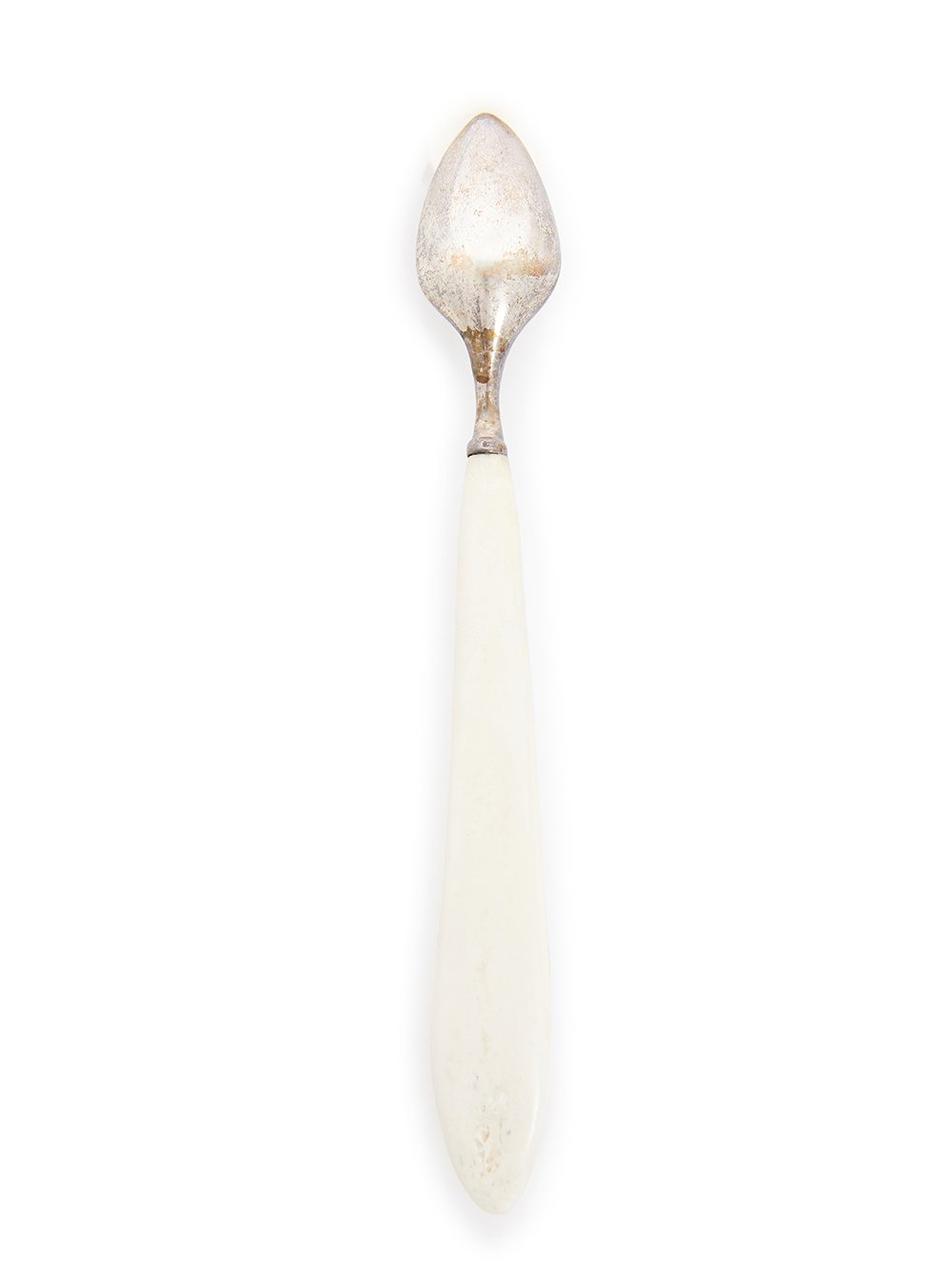 RICK OWENS DESSERT SPOON FEATURES AN OVAL SHAPE STERLING TOP AND A LONG, NATURAL COLOR BONE HANDLE.