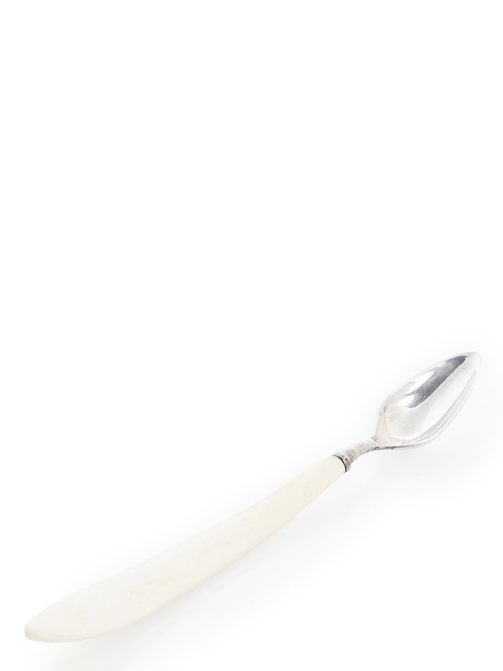 RICK OWENS SPOON FEATURES A SMALL OVAL SHAPE STERLING TOP AND A SLIM, NATURAL COLOR BONE HANDLE.